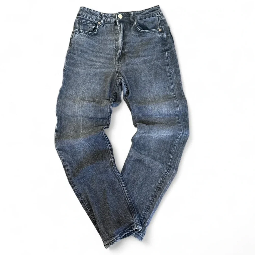 Zara High-Waisted Washed Black Denim Jeans, Woman's Size 6 - Streetstyle Classic